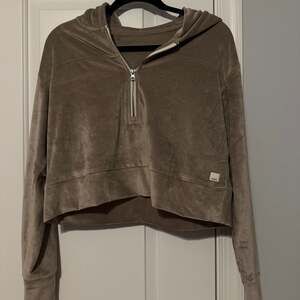 Vuori half zip cropped hoodie